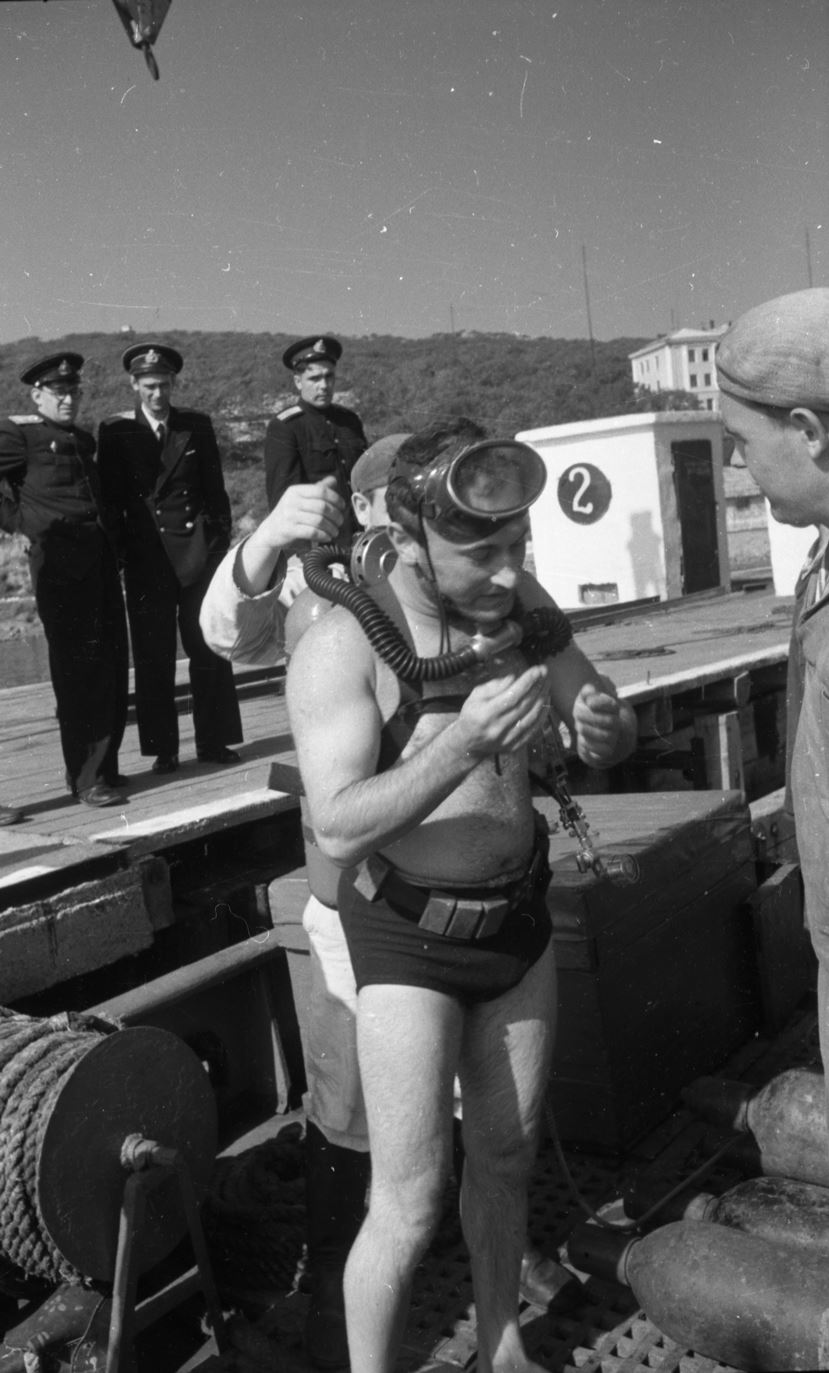 Экспонат #2. На съемках документального фильма «Бортовой 812». Владивосток. 1959 год